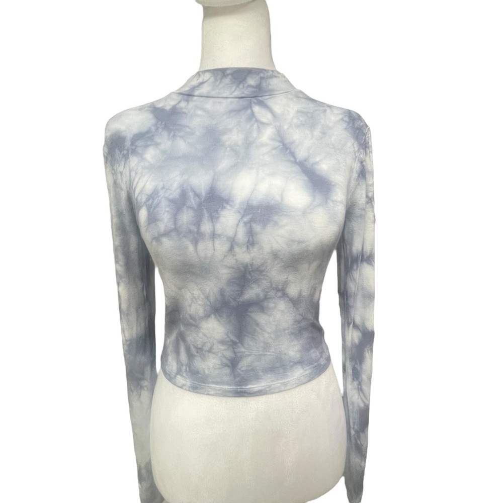Aeropostale. Sz Small. Crop Top.. Small hole Rt arm. - Picture 1 of 16